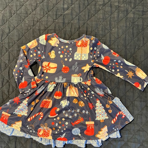 Christmas Holiday 2T/3T Dress EUC. 20 inch length - Picture 2 of 7